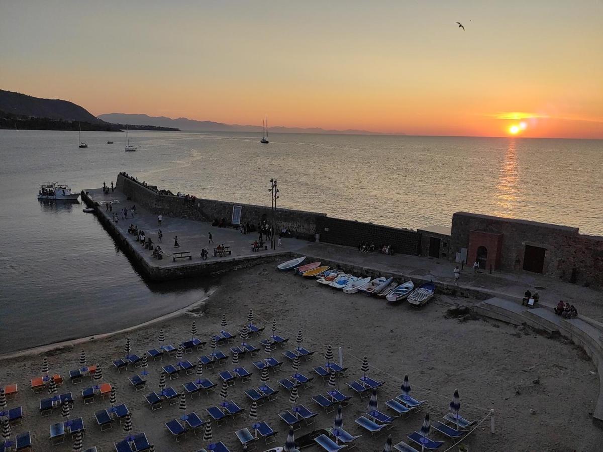Casa Vacanze Tramonto Alla Marina Cefalu Bagian luar foto