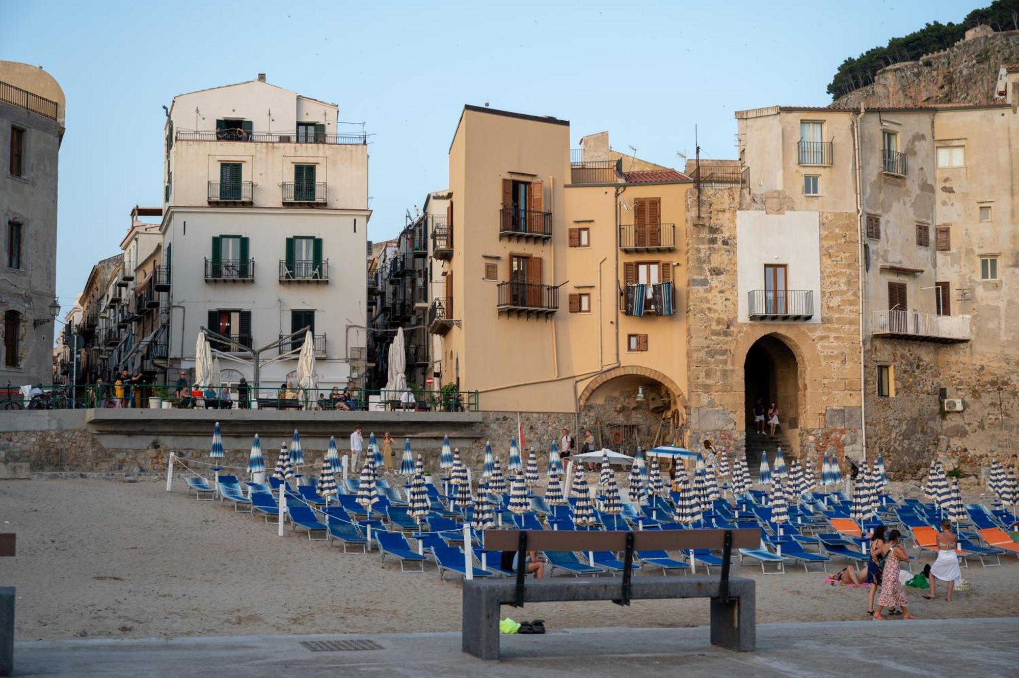 Casa Vacanze Tramonto Alla Marina Cefalu Bagian luar foto