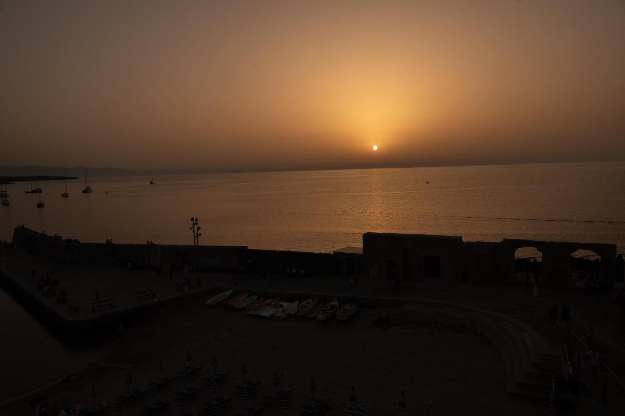 Casa Vacanze Tramonto Alla Marina Cefalu Bagian luar foto
