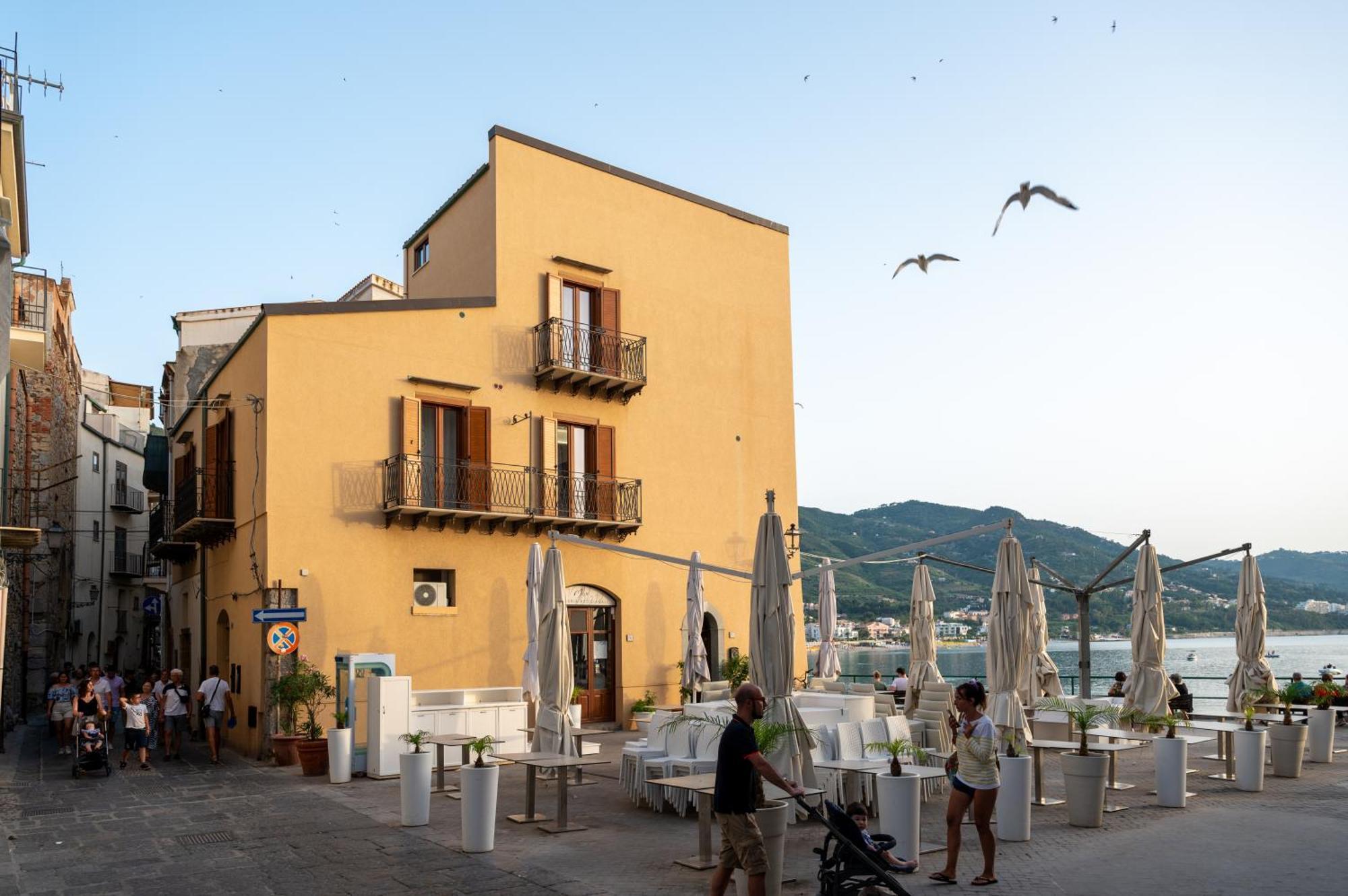 Casa Vacanze Tramonto Alla Marina Cefalu Bagian luar foto