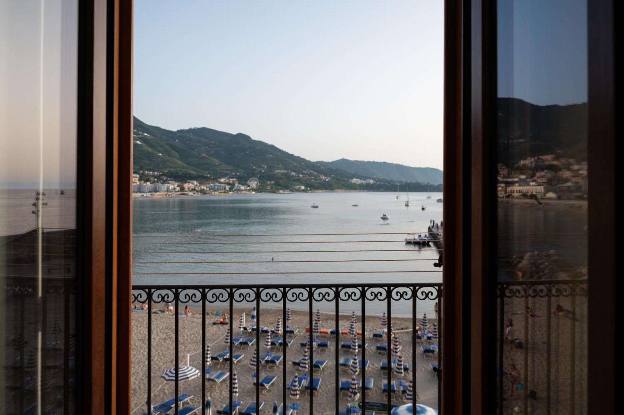 Casa Vacanze Tramonto Alla Marina Cefalu Bagian luar foto