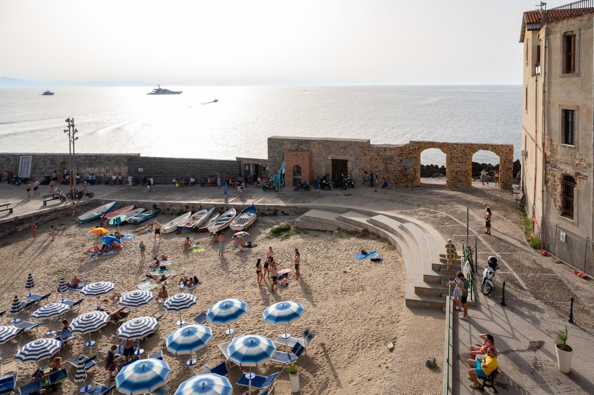 Casa Vacanze Tramonto Alla Marina Cefalu Bagian luar foto