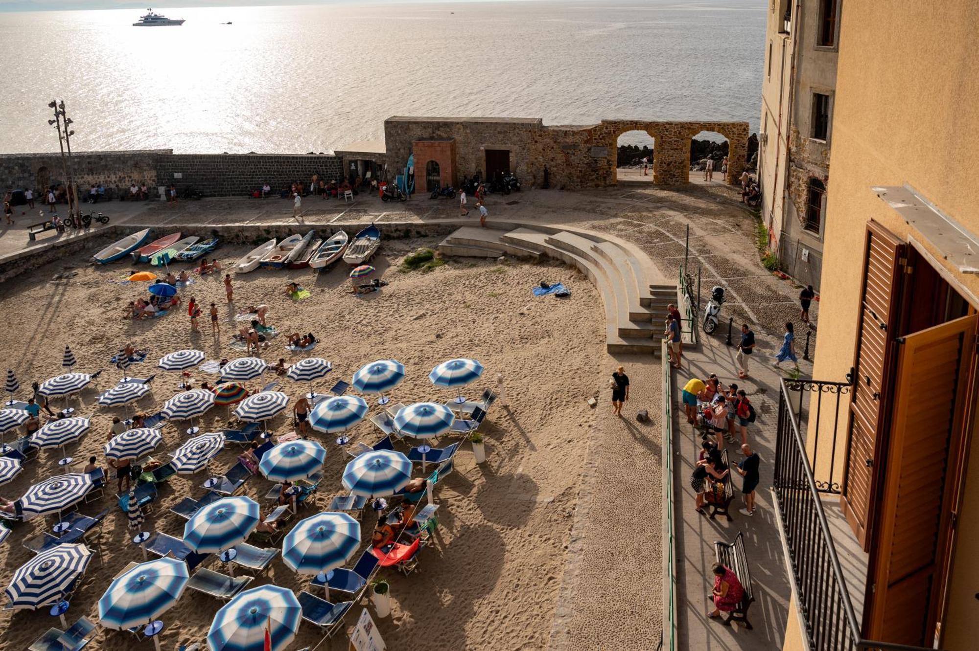 Casa Vacanze Tramonto Alla Marina Cefalu Bagian luar foto