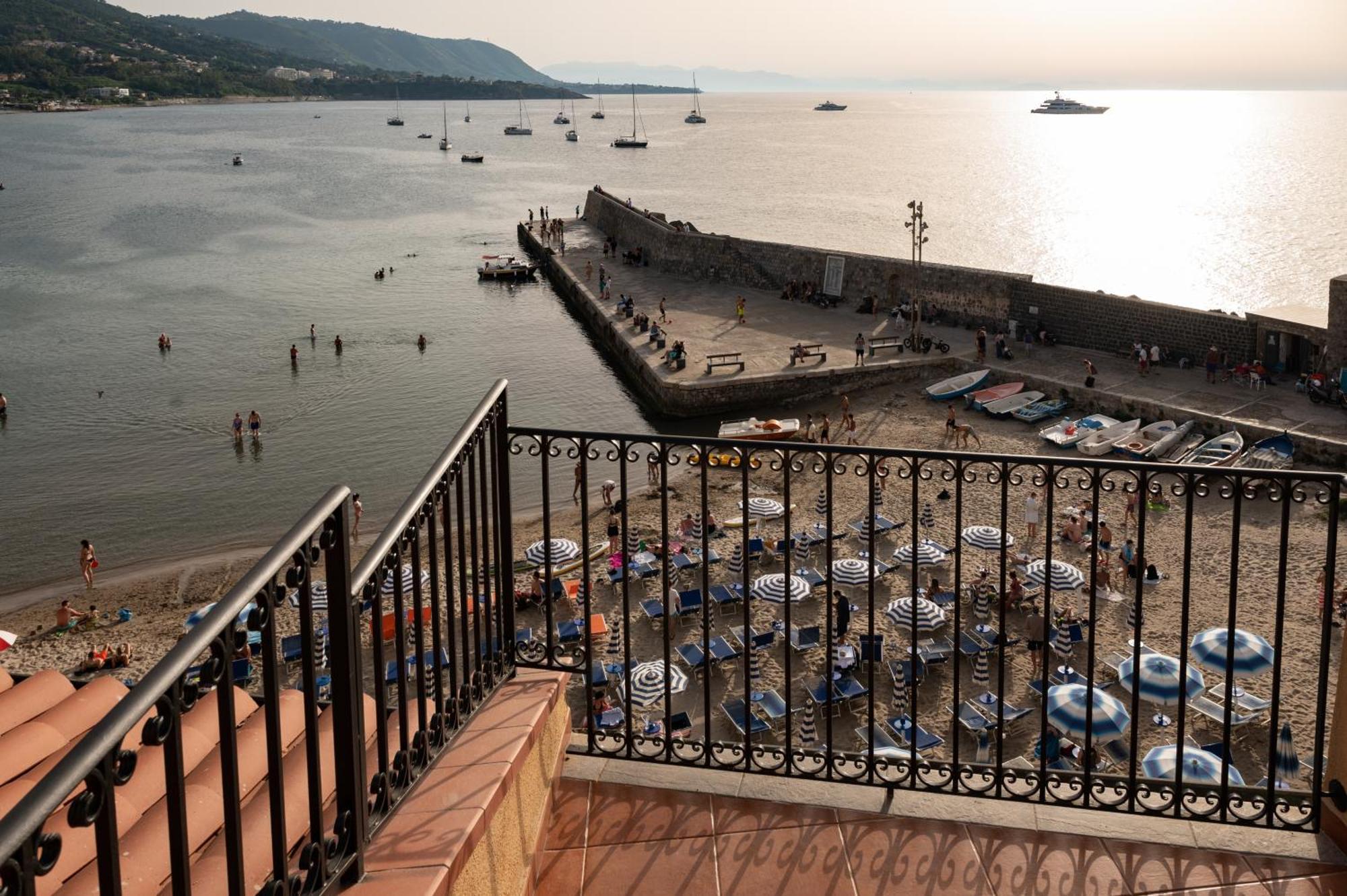 Casa Vacanze Tramonto Alla Marina Cefalu Bagian luar foto